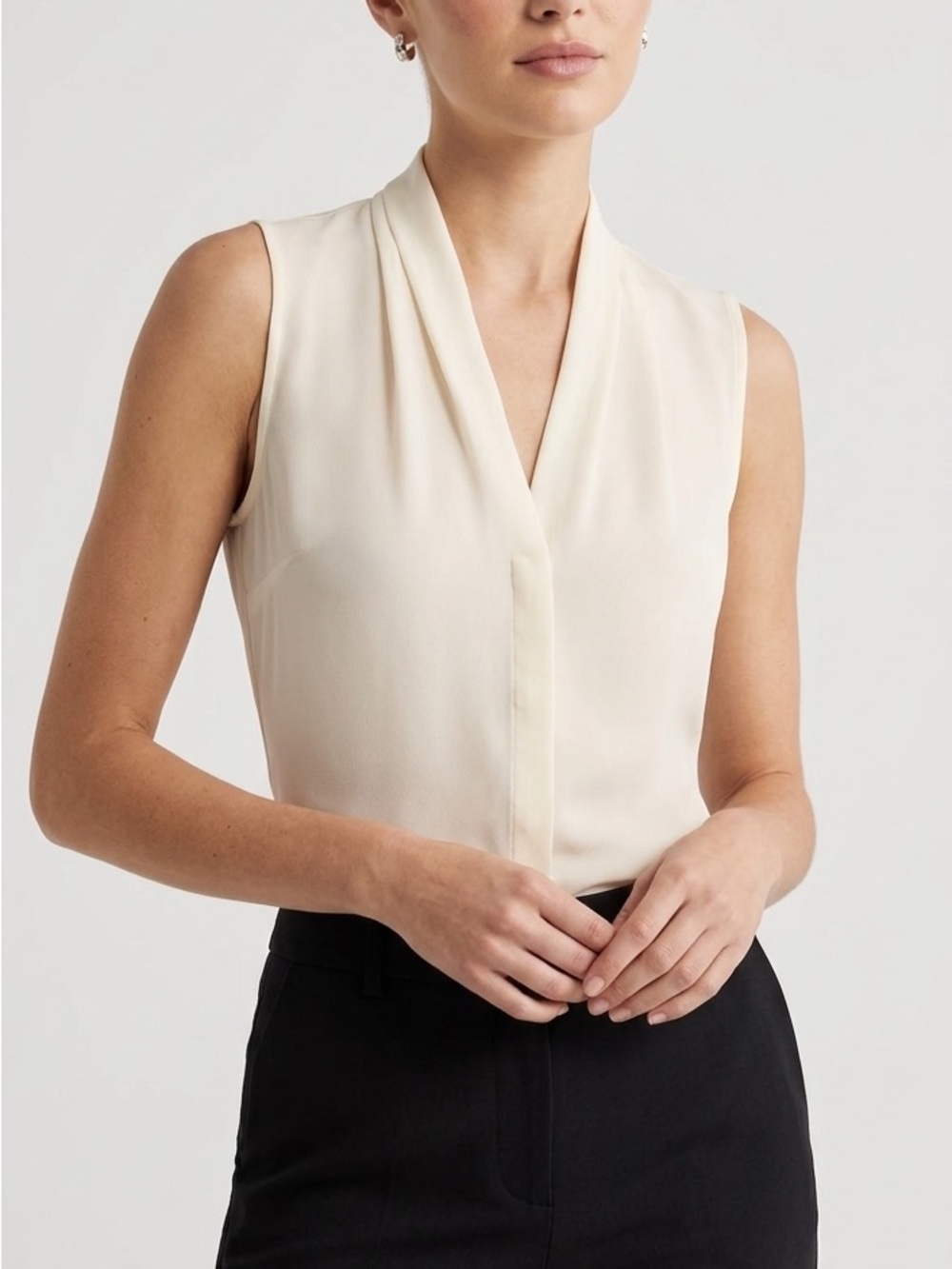 Banana Republic Petite 00 Cream Sleeveless Blouse EUC